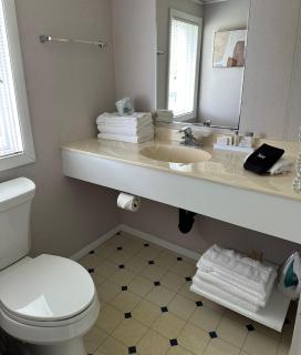 DownTown Inn - Sister Bay - 8