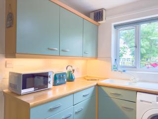 Last-Minute Specials l Modern 2 Double Bed Apartment for 5 Guests l Hofin Stays Short Lets & Serviced Accommodation - 1