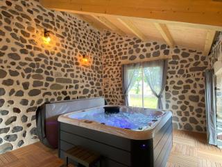 Gîte moderne à Arlempdes: spa, terrasse, grands espaces et visites culturelles - FR-1-582-107 - Arlempdes - 4