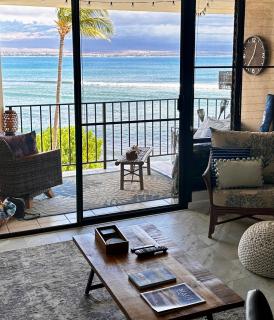 This place is different!! Award winning! Oceanfront, View View! - Wailuku - 0