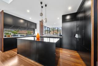Luxurious 2-Bed Pool, Lift, Alfresco Dining - Canberra - 8