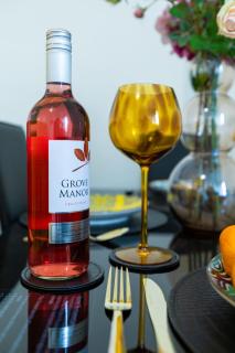 5 Star Homes- Free Wifi & Parking, Contractor & family friendly - 4