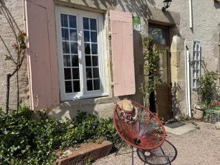 Grande maison rénovée avec jardin clos, idéale pour familles et amis, équipements variés, animaux acceptés - FR-1-489-50 - Trézelles - 0