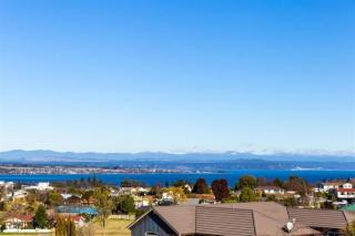 View from the Top - Spa Pool, Lake & Mountain Views, Close to Town! - Taupo - 8