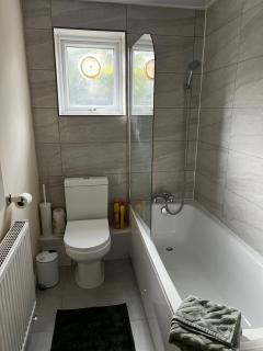 Spacious garden 2 bed, sleeps 5 - 8