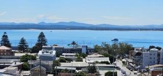 The Landmark unit 405 Resort style, spectacular water views, lift, linen, pool, games room, port-a-cot and highchair. - 9