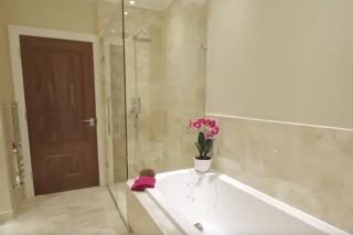 Luxurious House with private garden & Tree house - Tadworth - 5