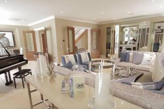 Luxurious House with private garden & Tree house - Tadworth - 2