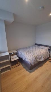 A Stylish New Build Studio Flat in Uxbridge London - 8