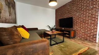 Industrial Apartment I 24hr Self Check-in I Free Parking & Coffee - Banská Bystrica - 8