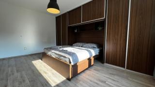 Industrial Apartment I 24hr Self Check-in I Free Parking & Coffee - Banská Bystrica - 3