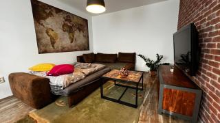 Industrial Apartment I 24hr Self Check-in I Free Parking & Coffee - Banská Bystrica - 6