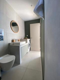 Aphrodite Suite byArtistUnknown - Vari - 1