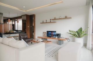 Magenta Hill View Villa 6 bedrooms with a private slide pool - Bandung - 0