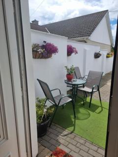 The middle of everywhere - 2 bedrooms option of making a third - One large 2 double beds One medium with One Double bed, option of adding a double bed to the Sitting Room as required - 9