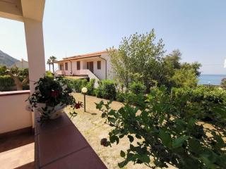 Casa con Giardino e Terrazzo vicino al Mare - 1
