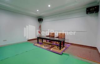 Hotel Miranda Bawean Mitra RedDoorz - 2