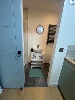 Teddington Little Gem - 1