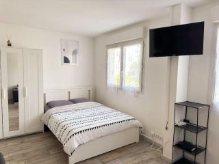 Luxurious and Stylish Studio Between Disney & Paris - Champs-Sur-Marne - 3