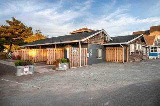 Cottages at Rockaway Beach Suite #4 - 5