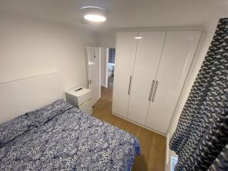 SRI RAM LODGE by LONDON HEATHROW , SLEEP 10 - Northolt - 8