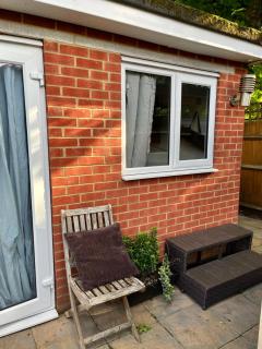 Cosy Garden Cottage - 3