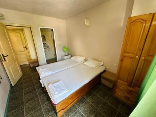 Несебър, Къща със стаи под наем с баня, тоалетна и тераса Само на 400метра от двата плажа в Несебър - 8