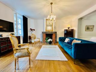 LA SUITE de NOTRE DAME au pied du CHATEAU FORT - Sedan - 0