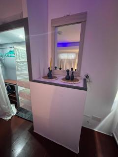 Luxurious 1-Bedroom Guesthouse - 4