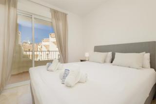 Newly renovated townhouse with 5 bedrooms, close to the beach, Marbella East - Marbella - 2