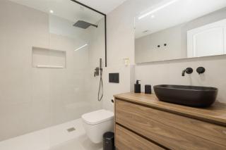 Newly renovated townhouse with 5 bedrooms, close to the beach, Marbella East - Marbella - 1