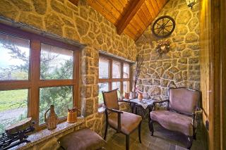 Kuća "Karličevi" s rustikalnim interijerom, okružena prirodom - 1