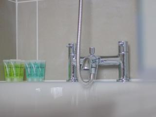 Snug Seaside Apartment With Garden Central Pass the Keys - 3