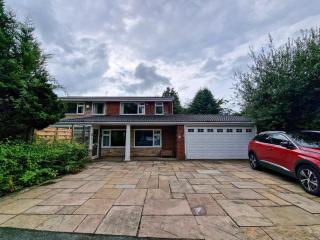 Lovely Greater MCR Family Home by City SuperHost - Baguley - 0