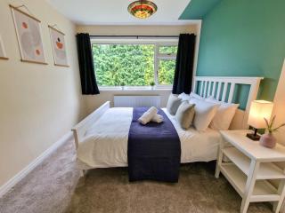 Lovely Greater MCR Family Home by City SuperHost - Baguley - 8