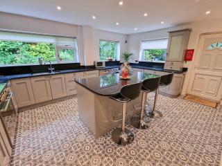 Lovely Greater MCR Family Home by City SuperHost - Baguley - 6