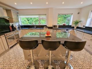 Lovely Greater MCR Family Home by City SuperHost - Baguley - 5