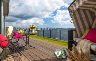 Surfers Lounge - 1