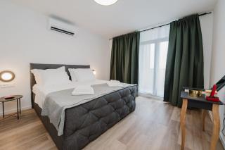 Koi Deluxe, Urban Two Bedroom Oasis - Split - 4
