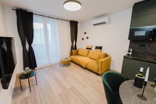 Koi Deluxe, Urban Two Bedroom Oasis - Split - 1