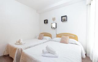 Awesome Apartment In Torrevieja - Torrevieja - 5