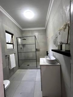 Luxury apt walk 2Melrose Arch 5 - 4