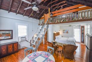 New Coastal Rose - Bright Loft with High Ceilings - 6