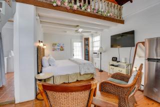 New Coastal Rose - Bright Loft with High Ceilings - 5