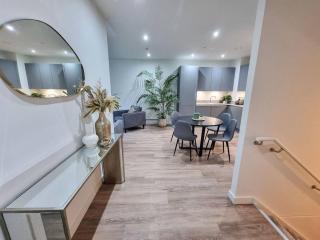 Stunning 4-bedroom Townhouse with Free Parking - Manchester - 1