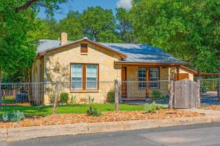 A Secret TX Hideaway, Hot Tub, Firepit, Sleeps 6 - Fredericksburg - 6