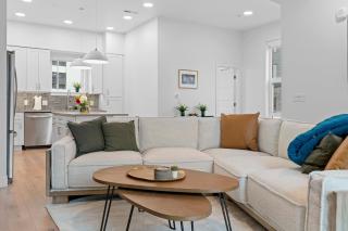 Downtown Lux Townhouse 3Bd 4Ba 2 King Bed, Garage - 1