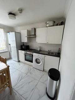 East London 2 bedroom flat - 2
