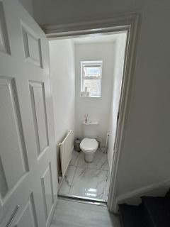 East London 2 bedroom flat - 1