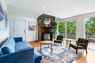 Hot Tub, Wraparound Deck, & WiFi at Chalet Cabin - Inwood - 5